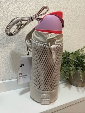 Nike Tech Statement Hydration Carrier